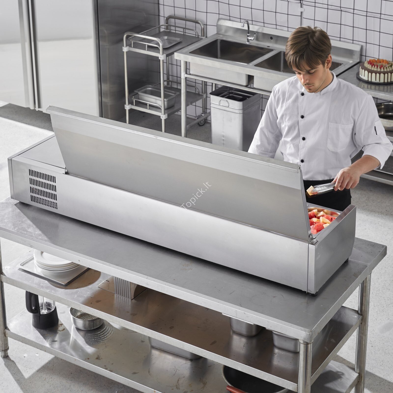 de_BXGZLZDWT71YA9AG7V2_original_img-v1_refrigerated-condiment-station-m100-1.12 Stalviršio šaldytuvo stotis, 165 W, nerūdijančioji apsauga, 180 cm. - Image 2