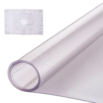 Matinė PVC stalo danga – 106,7 × 152,4 cm, neslystanti apsauga stalviršiui nuo dėmių ir karščio