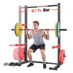 Jėgos treniruočių stovas su reguliuojamu pločio intervalu, skriemuliu ir apsauginiais elementais namų sporto salei 136 kg