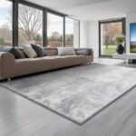 Pliušinis kilimas, 1,83 x 2,74 m, šviesiai pilka (tie-dye) spalva