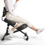 Ergonominė klaupto tipo kėdė su atlošu ir ratukais, reguliuojamo aukščio, juoda 40 x 29,5 cm